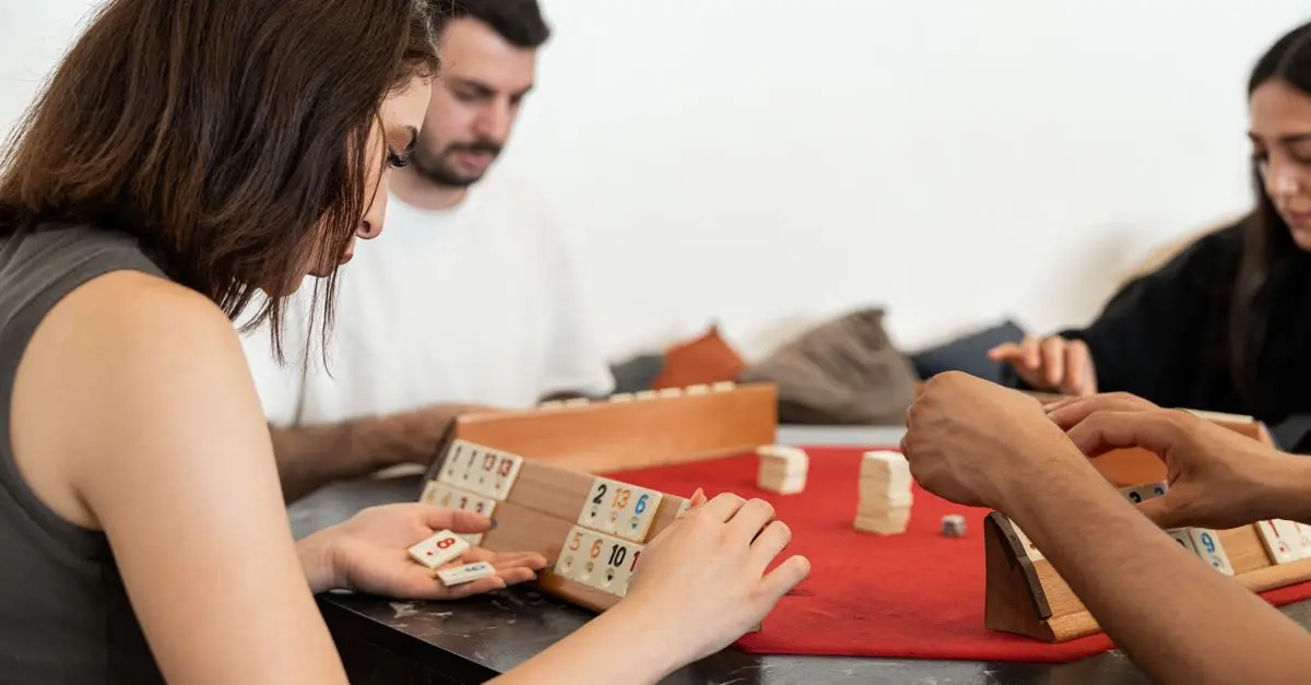 Les jeux de société coopératifs : un éveil à la collaboration